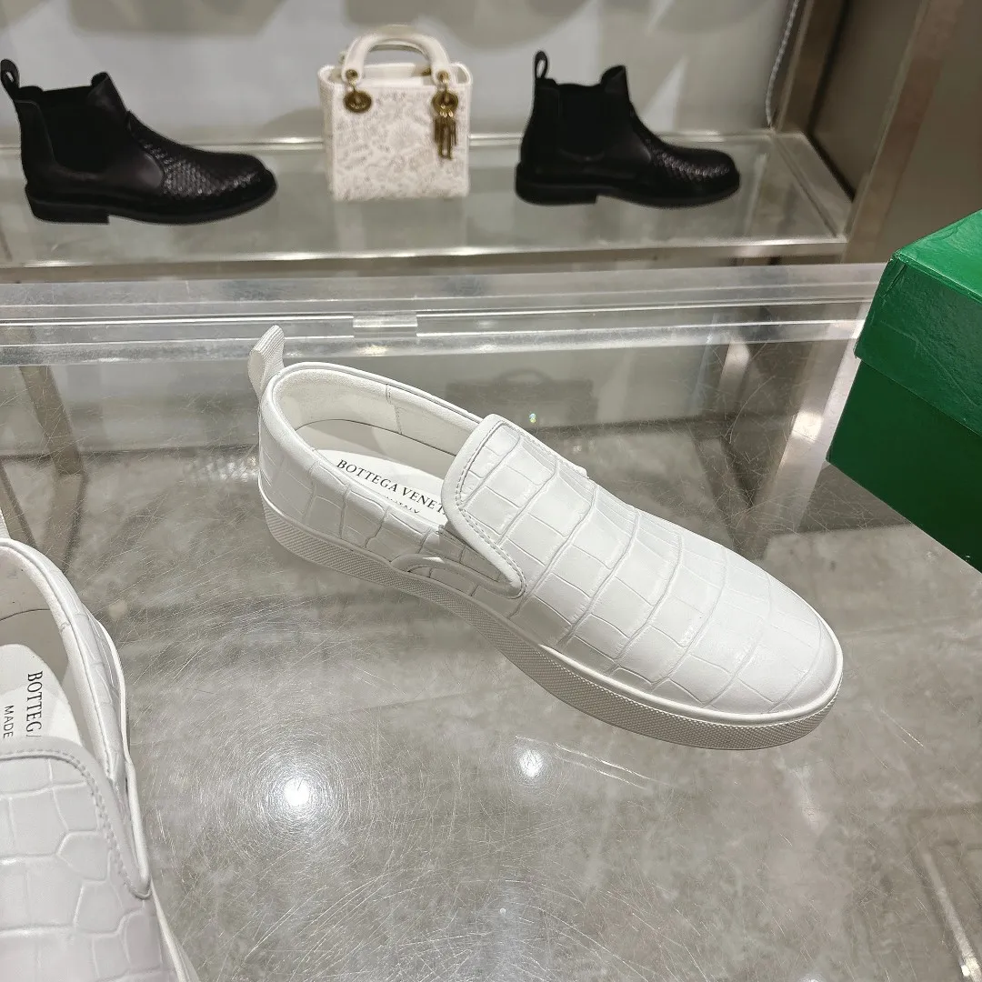 [BV] Top P: 720💰 Couple style, Size: Female 35-39, Male 39--44 (Female 40. Male 38. 45, non-refundable) Bottega Veneta 2025 new model, the highest version in the counter, Bottega Veneta counter synchronization style! Round toe braided slip-on shoes! Imported cowhide leather surface, original molded outsole! 1:1 replica! !